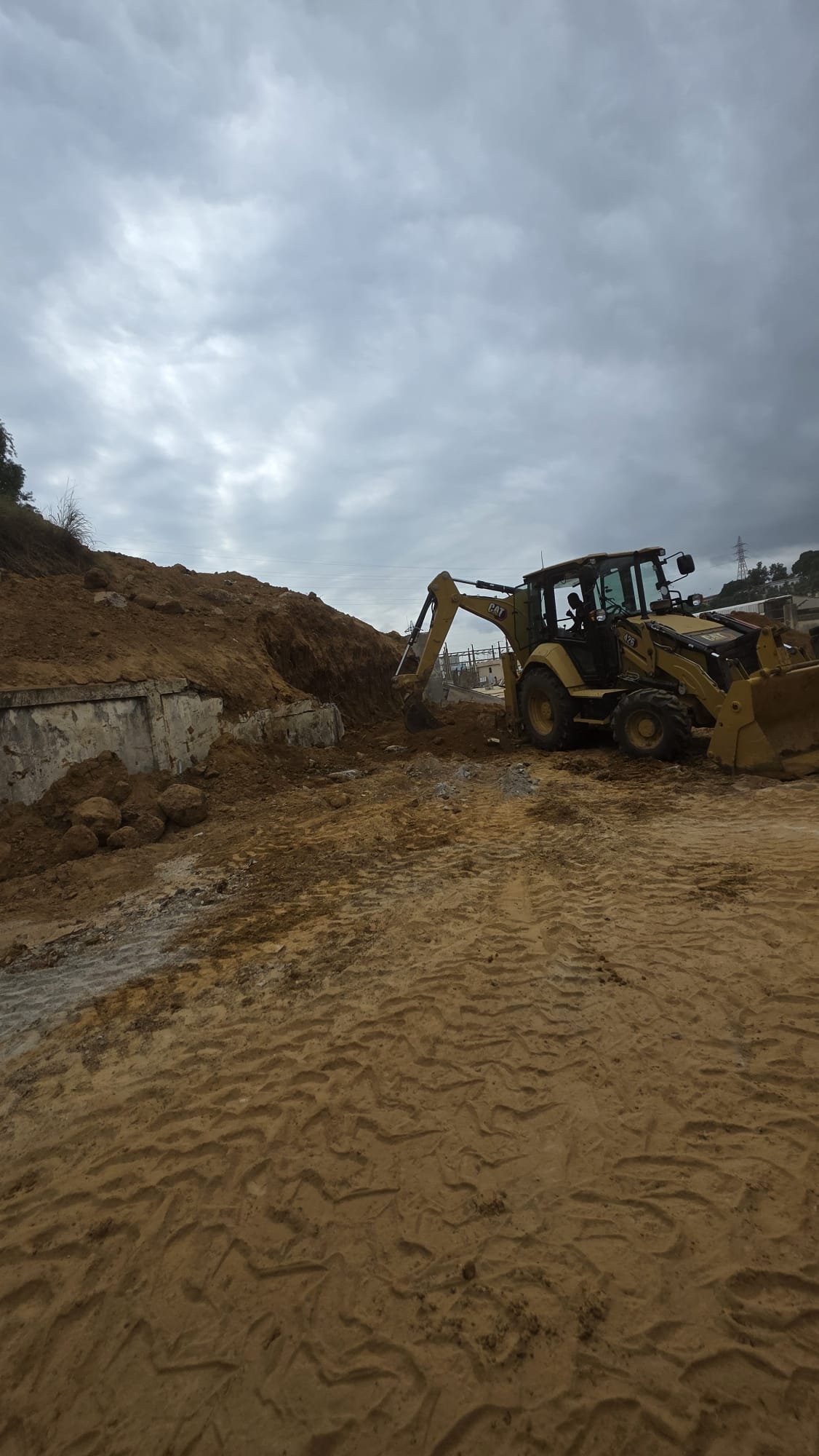 Préparation du terrain pour travaux routiers
