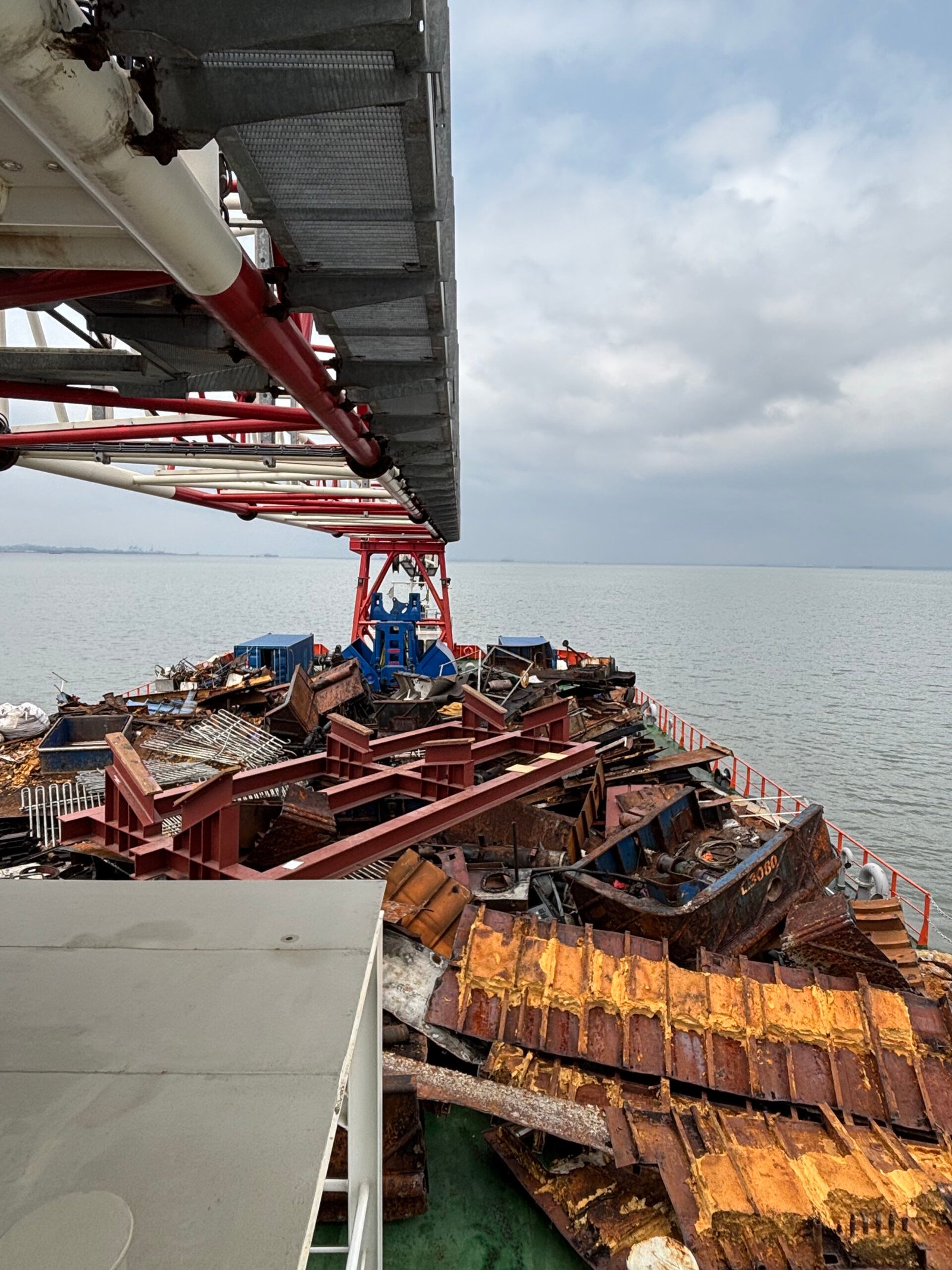 Éléments métalliques récupérés lors d'une opération maritime